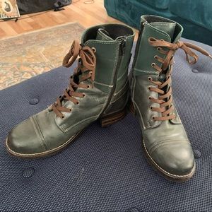 Taos Crave boots